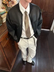 Modern retro pleated jacket short wide black baseball collar zipper winter jacket motorcycle top for men and women - Image 4